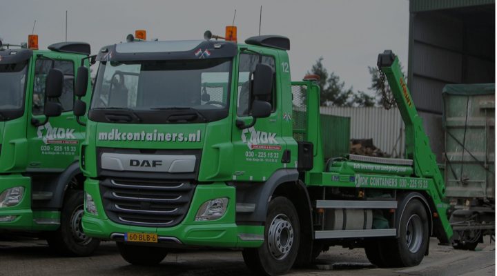 Container plaatsen vrachtwagen - MDK Containers